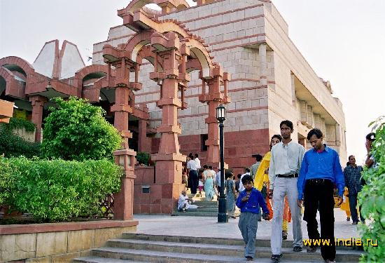 Храм ISCON в Дели 