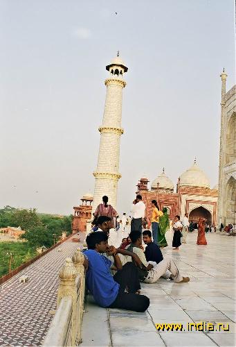     (Taj Mahal) 