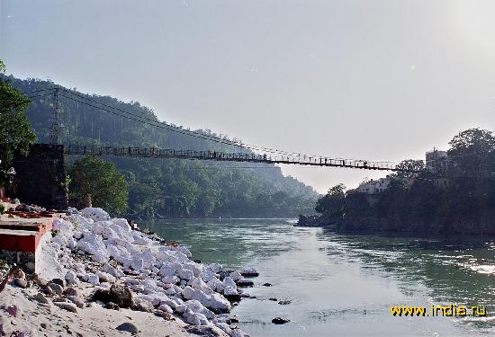 Мост через Ганг в Ришикеше 