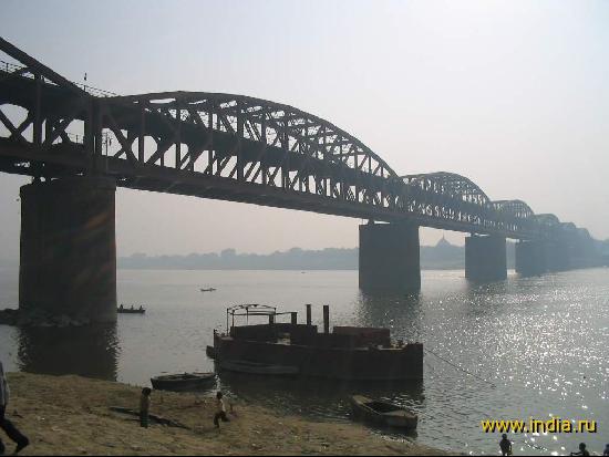 Мост через Гангу в Варанаси. 