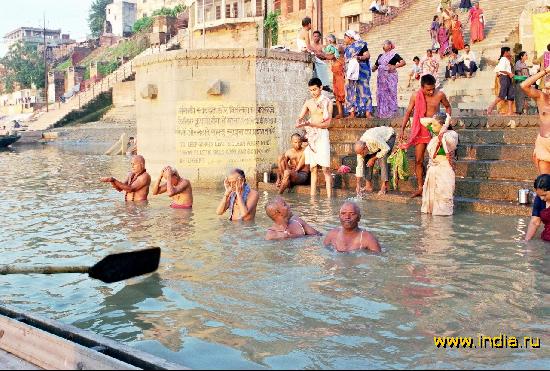 Варанаси (Varanasi), омовение в Ганге на рассвете 