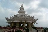 Na kryshe Pushpa samadhi Srily Prabhupady v Mayapure