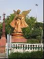 Cтатуя в Чаттарпуре (храмовом комплексе в Дели)